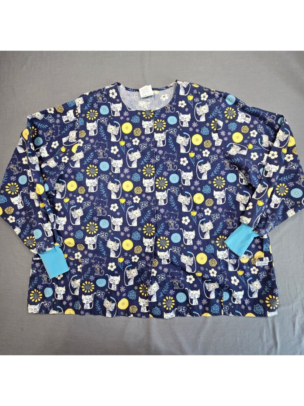 UA Scrubs XL Womens V-Neck Long Sleeve Top Peaceful Kitty Navy Floral Cat